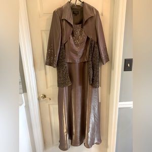 IGNITE Evening gown - Bronze with bodice and lower sleeve beading. Size 8